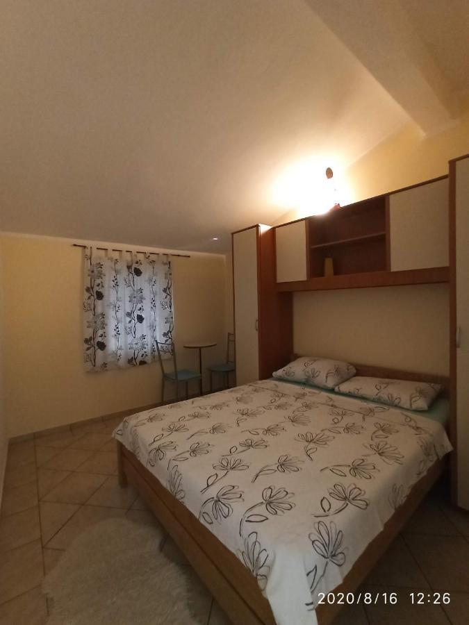 Apartmani Lun Vir Esterno foto