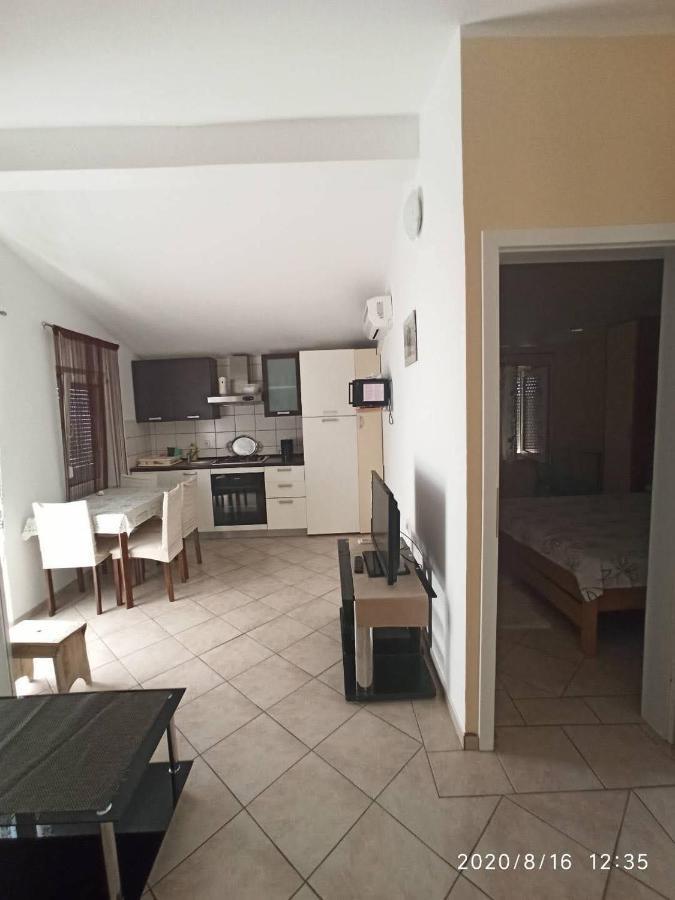 Apartmani Lun Vir Esterno foto