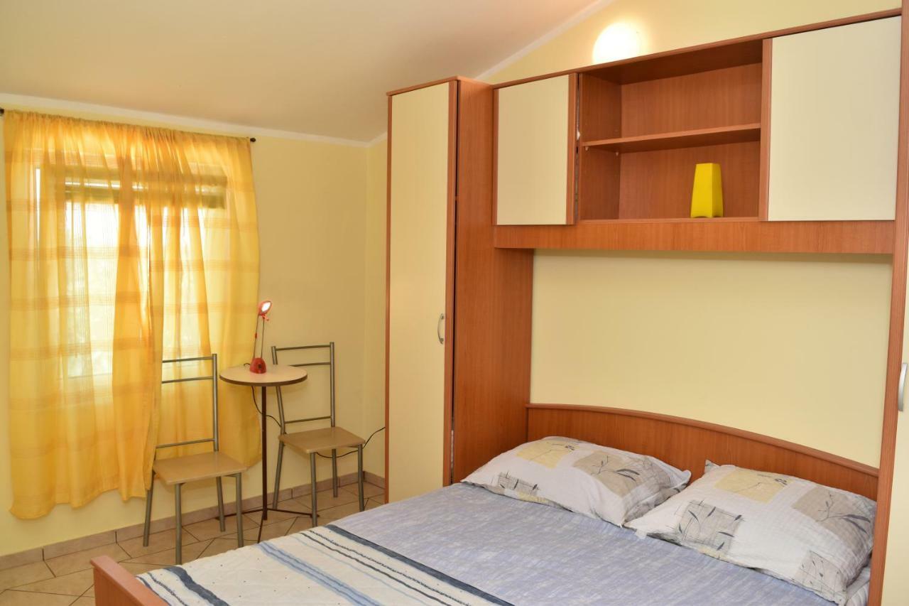 Apartmani Lun Vir Esterno foto