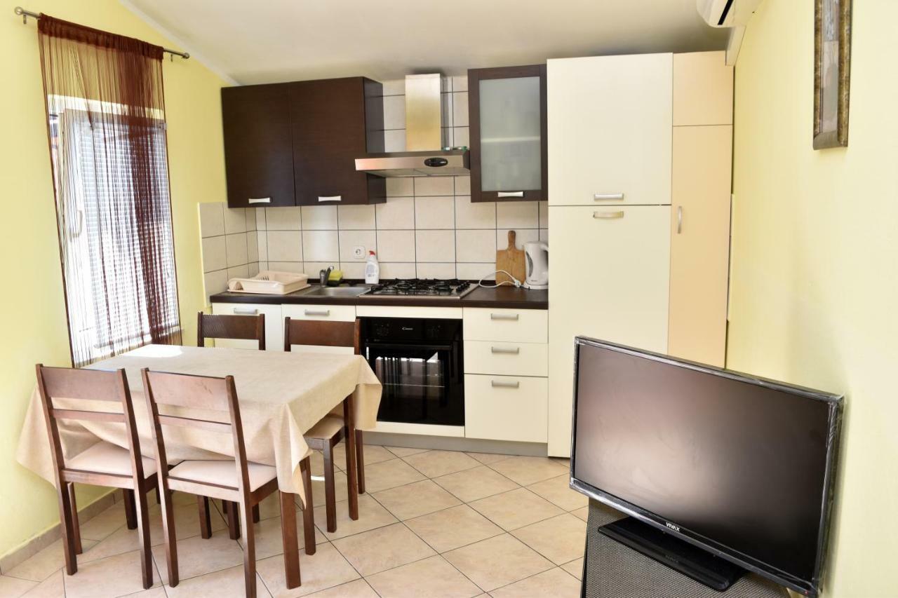 Apartmani Lun Vir Esterno foto